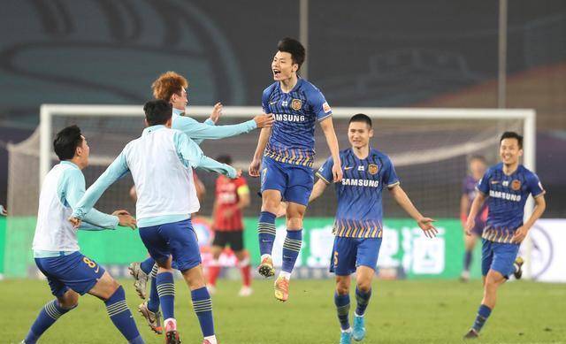 电竞足球比分网址_苏宁击败上港挺进中超决赛电竞足球比分网址,今年苏宁各线会是4冠1亚还是5亚王?