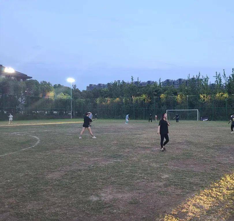 皇冠电竞足球_世界级球星在杭州同场竞技皇冠电竞足球,老足球迷都惊呆了