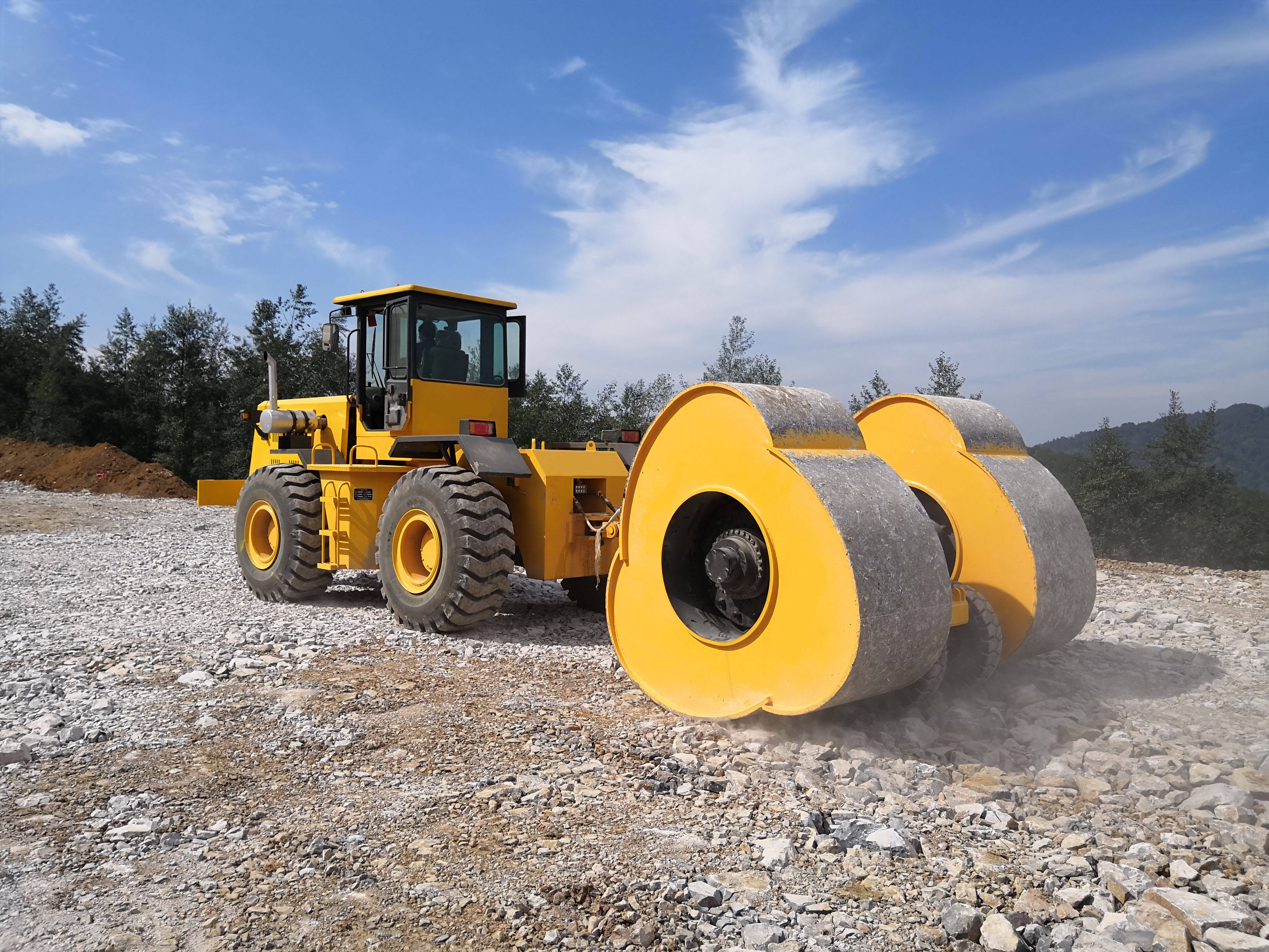 皇冠信用网出租代理_租冲击压路机价钱一般是多少皇冠信用网出租代理?冲击压路机出租是怎么收费的?