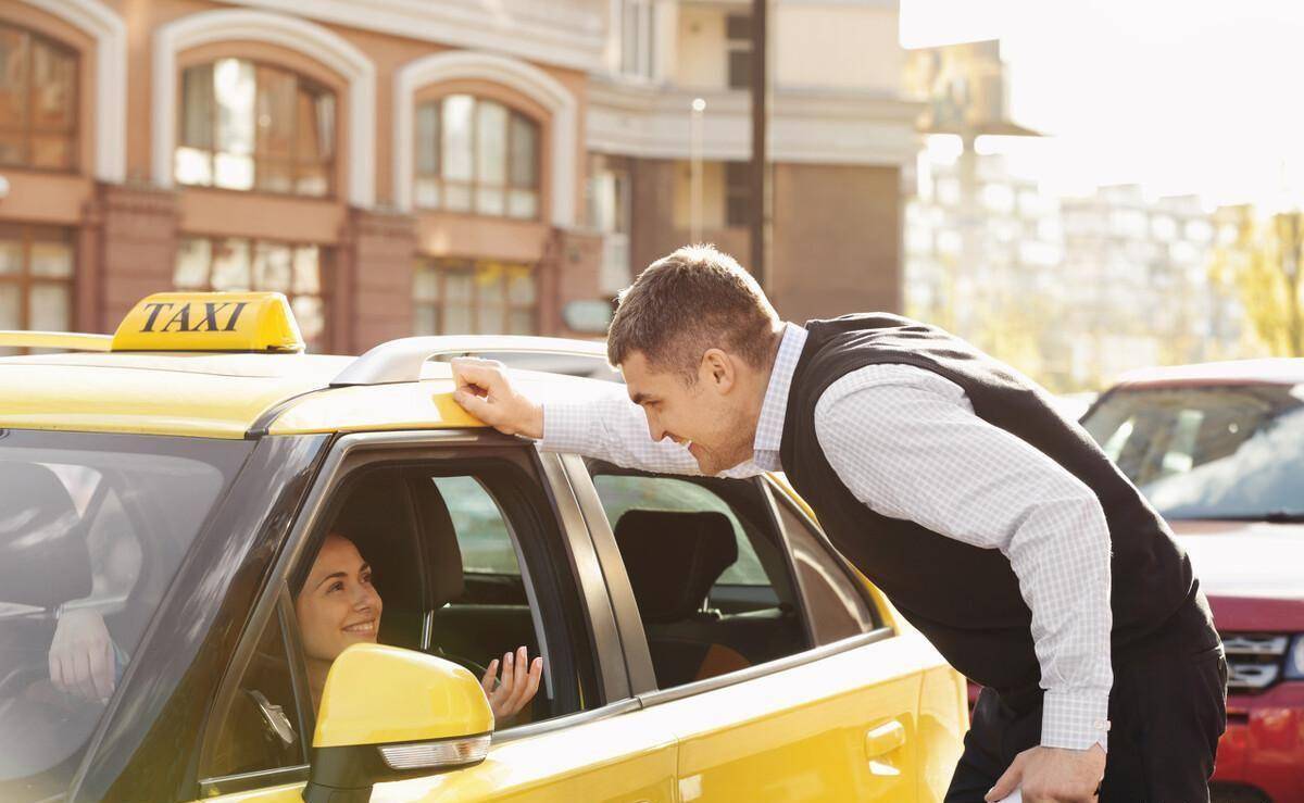 皇冠信用网平台出租_网约车靠平台派单皇冠信用网平台出租,出租车挂喇叭吆喝?网友:差距悬殊!