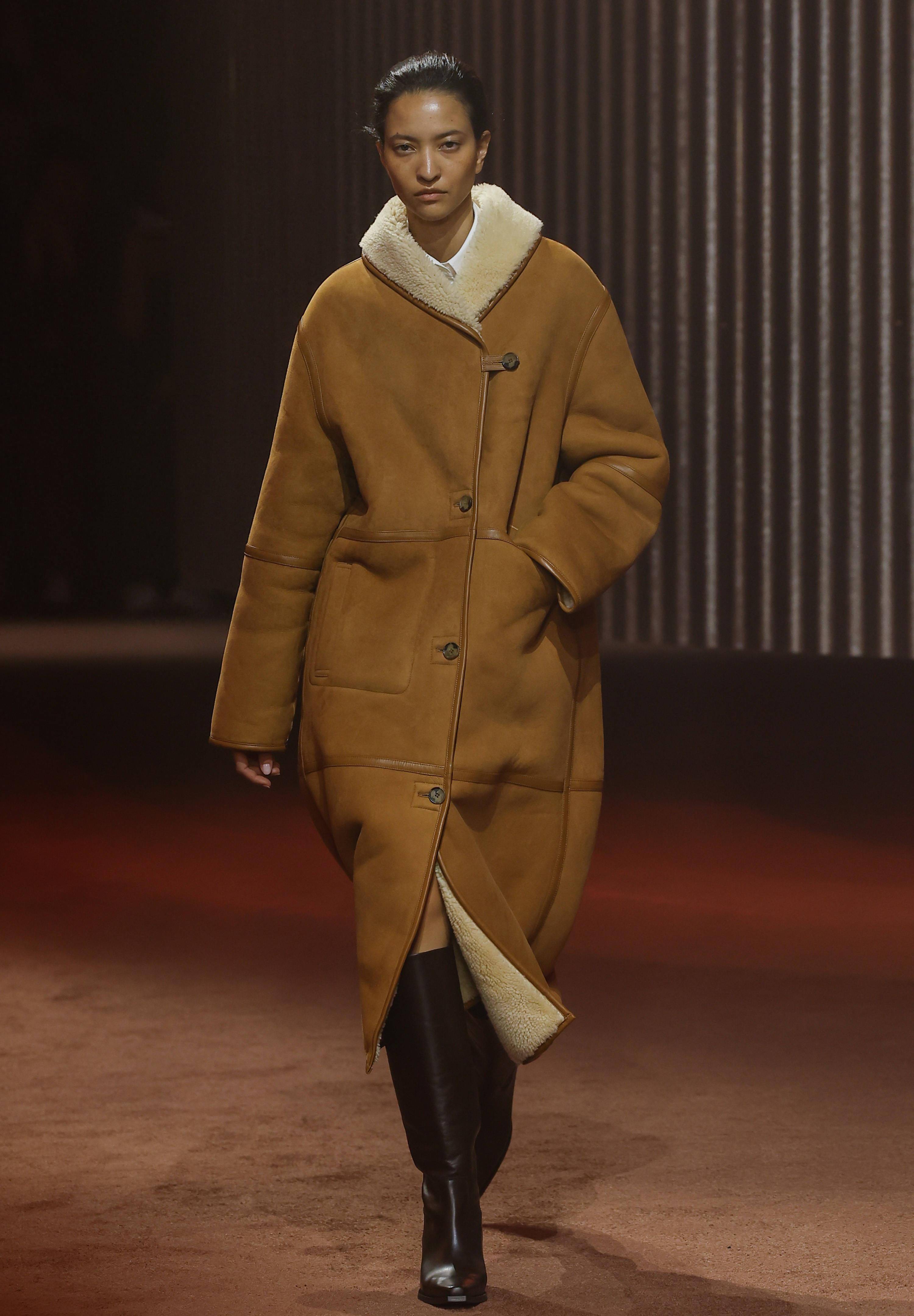 皇冠信用登2代理_(二级外部代理)Cos品牌在纽约举办时装秀(2)