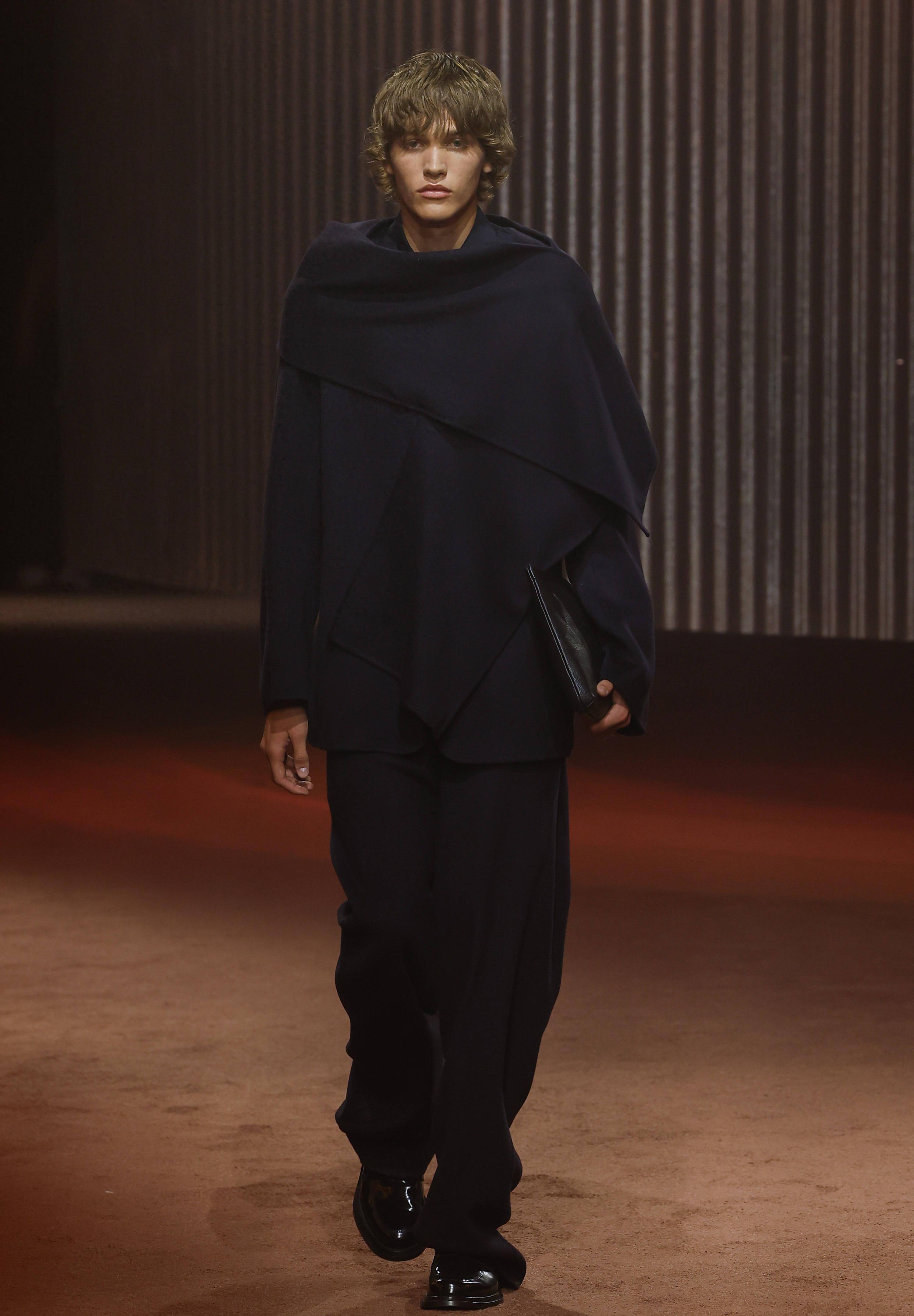 皇冠信用登2代理_(二级外部代理)Cos品牌在纽约举办时装秀(2)