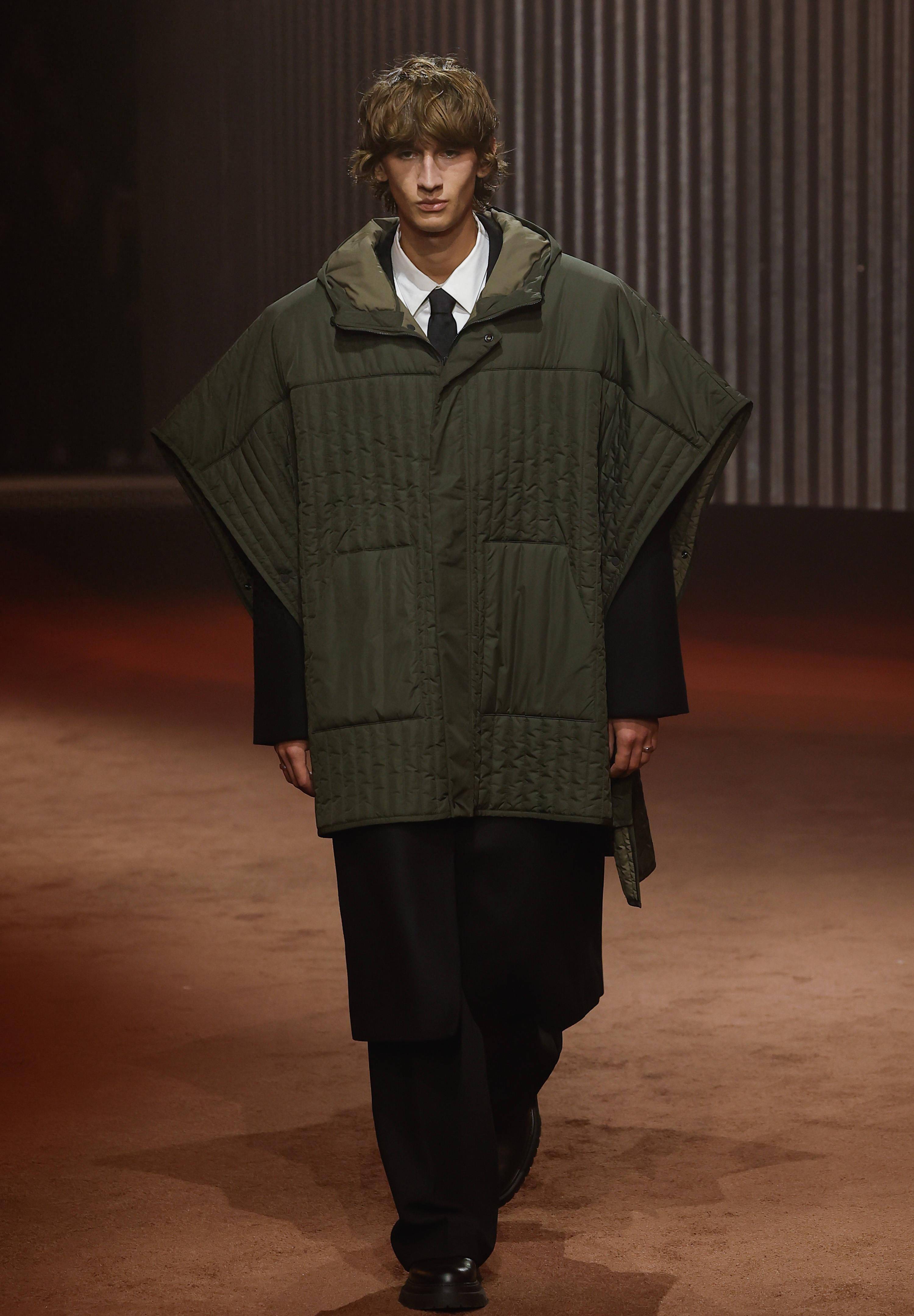 皇冠信用登2代理_(二级外部代理)Cos品牌在纽约举办时装秀(2)