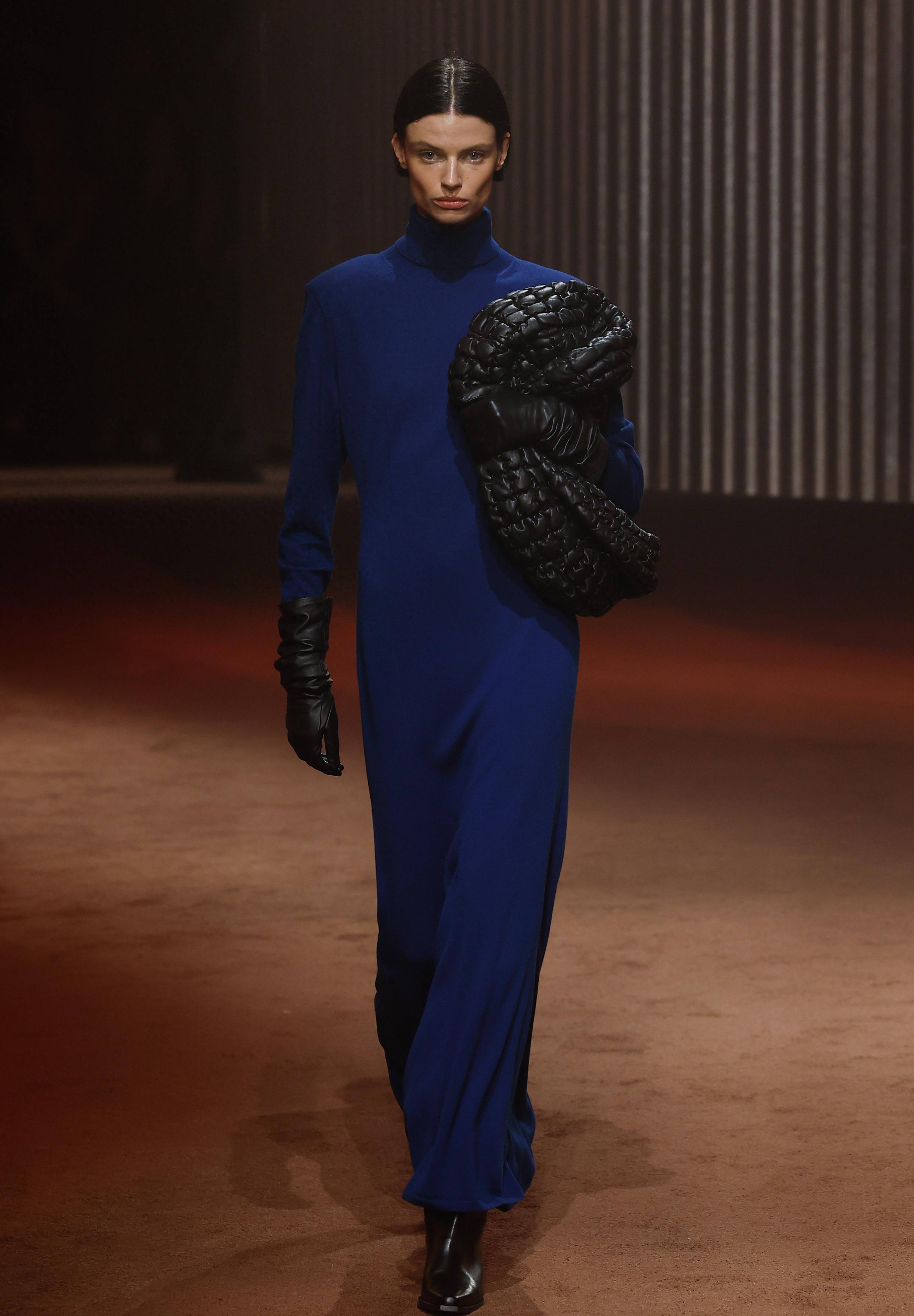 皇冠信用登2代理_(二级外部代理)Cos品牌在纽约举办时装秀(2)