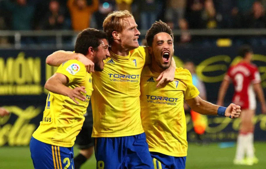 皇家社会足球直播_足球周四002推荐:加的斯VS皇家社会