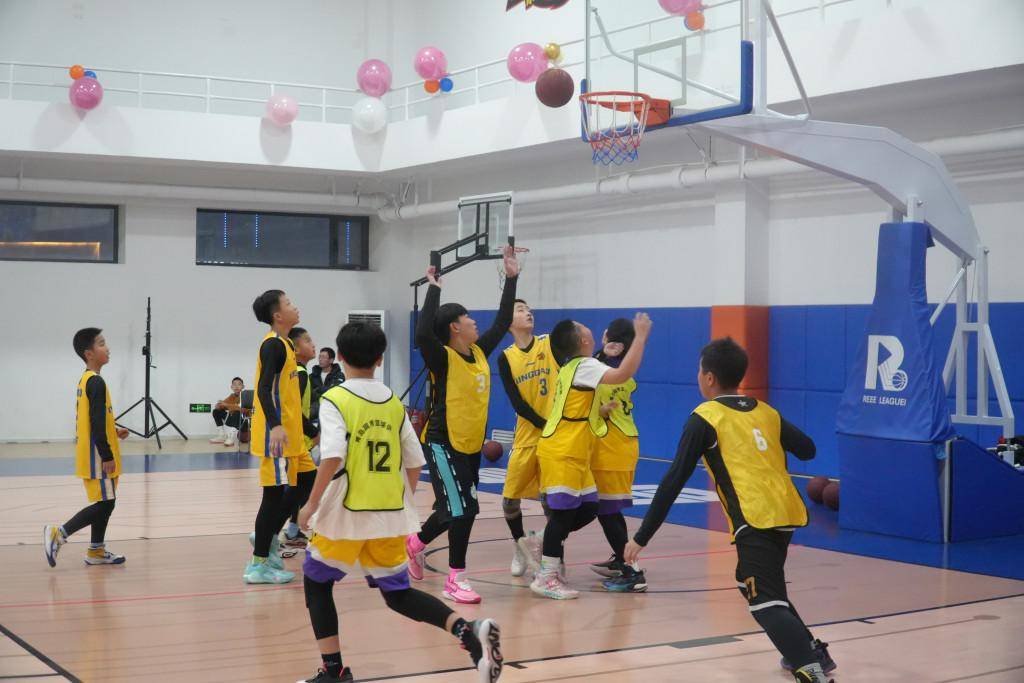 葡萄牙超级联赛_篮球少年辞旧迎新葡萄牙超级联赛!首届国秀篮球超级联赛顺利举行