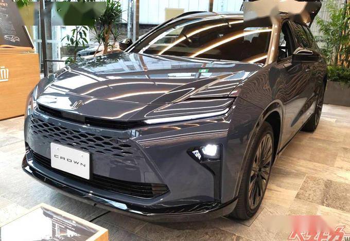 皇冠体育平台_丰田皇冠全新SUV到店实拍皇冠体育平台!国产与汉兰达同平台打造