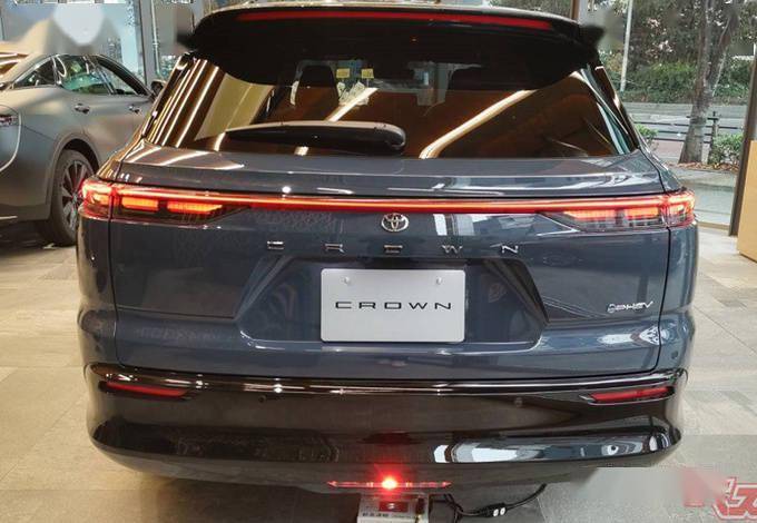 皇冠体育平台_丰田皇冠全新SUV到店实拍皇冠体育平台!国产与汉兰达同平台打造