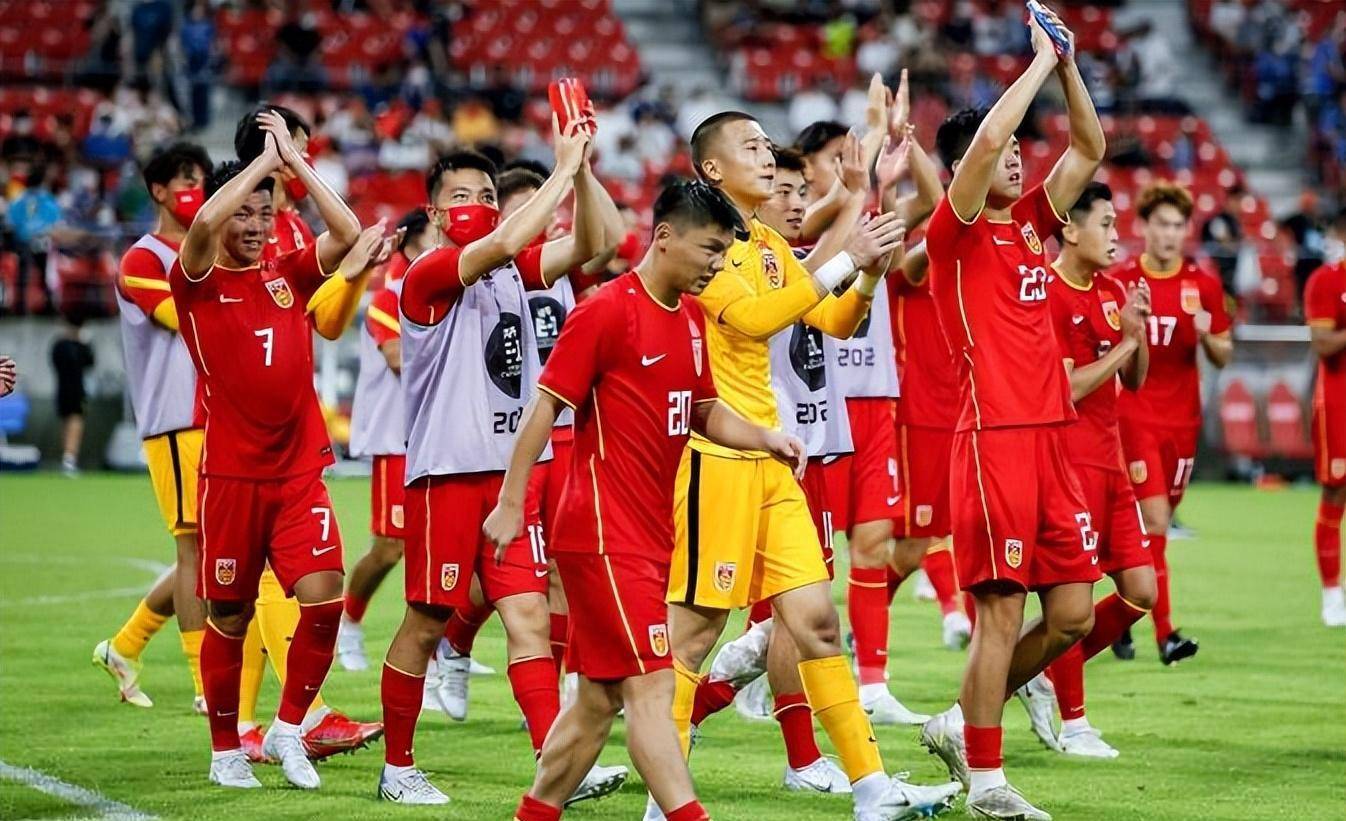 德国乙组联赛_郑智携手中方教练组亮相德国联赛德国乙组联赛,拜访大牌名帅克劳琛,引发热议