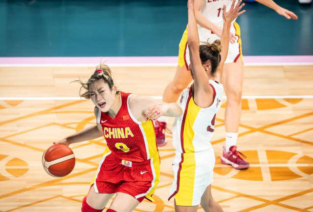 皇冠体育公司_女篮出局皇冠体育公司,李梦状态低迷,领导开始调查与张隆合开的体育公司