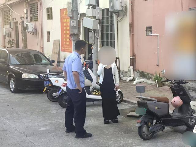 皇冠足球管理平台出租_一女子肇事逃逸后仍去逛街皇冠足球管理平台出租,被抓后竟称:是路人劝我走的