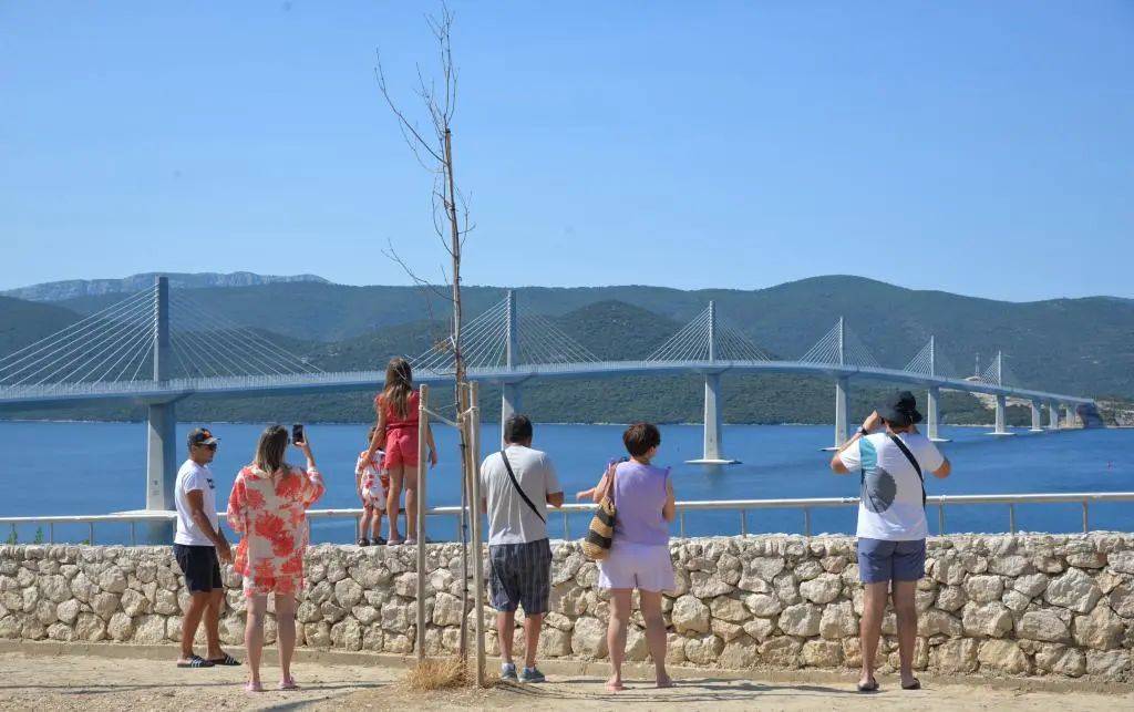 皇冠信用网代理申请_"欧洲人付钱皇冠信用网代理申请,中国人建造,当然全归功于中国"