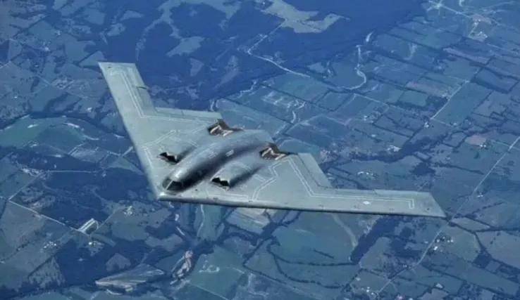 皇冠代理管理端_红海海战皇冠代理管理端,胡塞武装追击美军,连打8小时,美舰紧急奔向中方编队