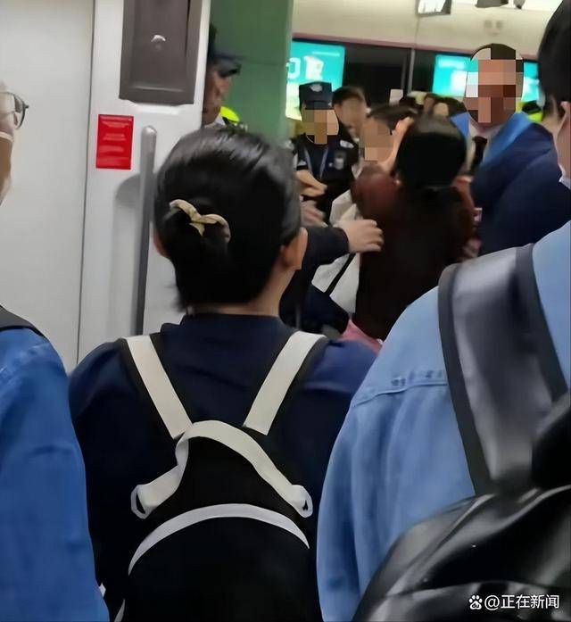 信用網怎么注册_深圳地铁5号线两名女子互相踢踹、扯头发信用網怎么注册,官方回应