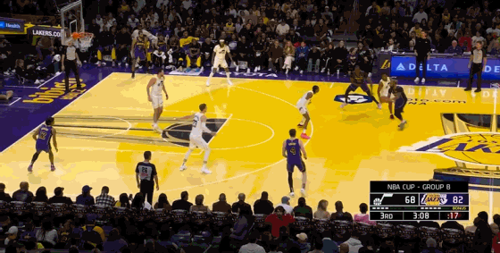 皇冠信用网注册_“白人版克莱”豪取37分皇冠信用网注册,湖人斩获NBA杯9连胜