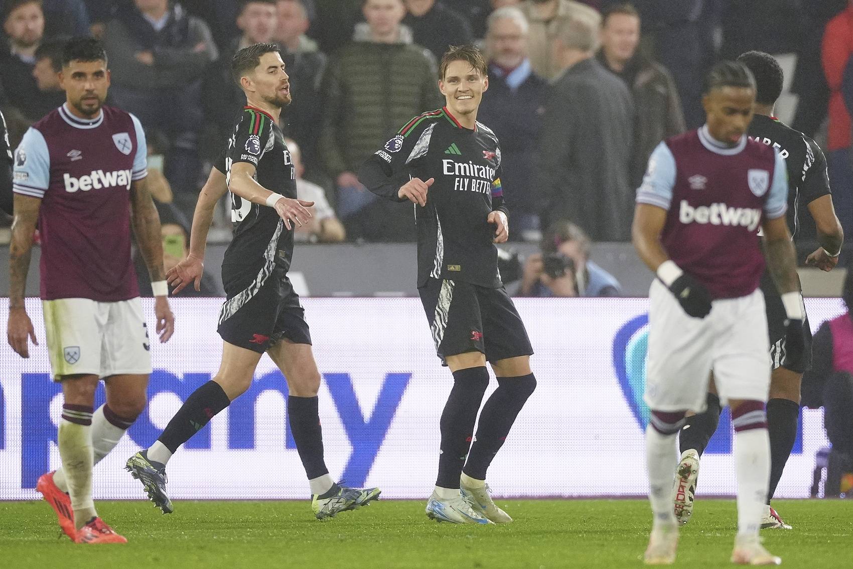 皇冠信用网注册开通_英超-半场轰7球皇冠信用网注册开通!萨卡造4球厄德高破门 阿森纳5-2西汉姆