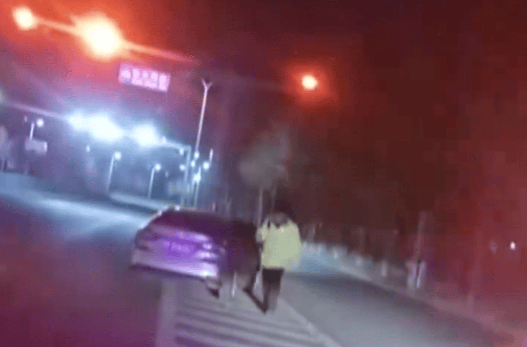 信用网如何申请_饭碗砸了!通州一职业司机嫌妻子开车慢信用网如何申请,非要自己来!这下摊上事了……