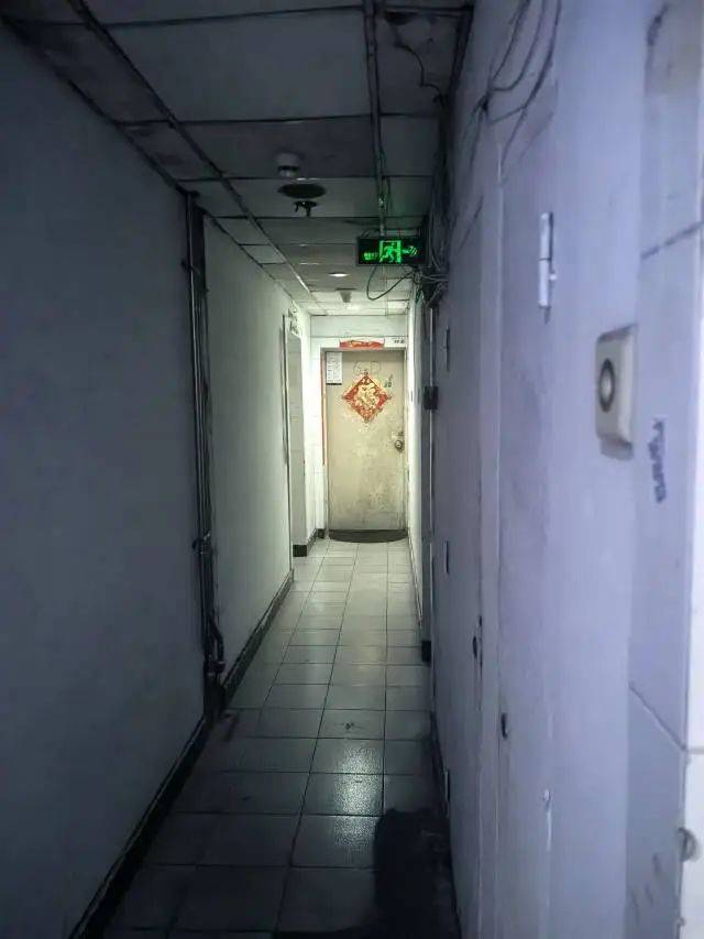 怎么开皇冠信用網_深圳两栋烂尾楼里住了近千人怎么开皇冠信用網,买房的却不让进?记者实探