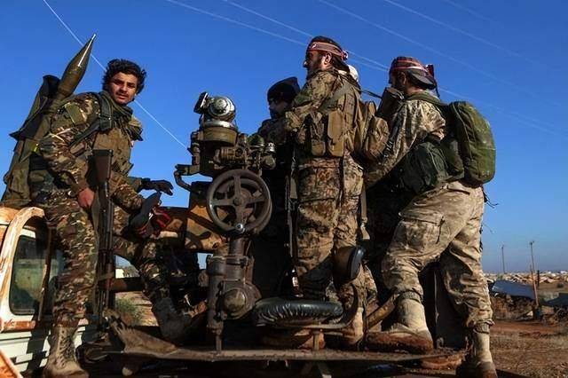 皇冠信用代理注册_俄军猛轰7天皇冠信用代理注册,叙叛军只受了轻伤?看到他们手中武器,真相大白了