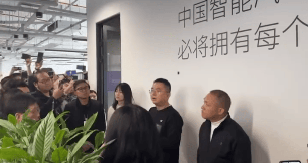 皇冠信用网在线申请_极越“闪崩”北京门店均关门皇冠信用网在线申请,夏一平推责,百度董事隐身“不接电话”,5000员工陷困境