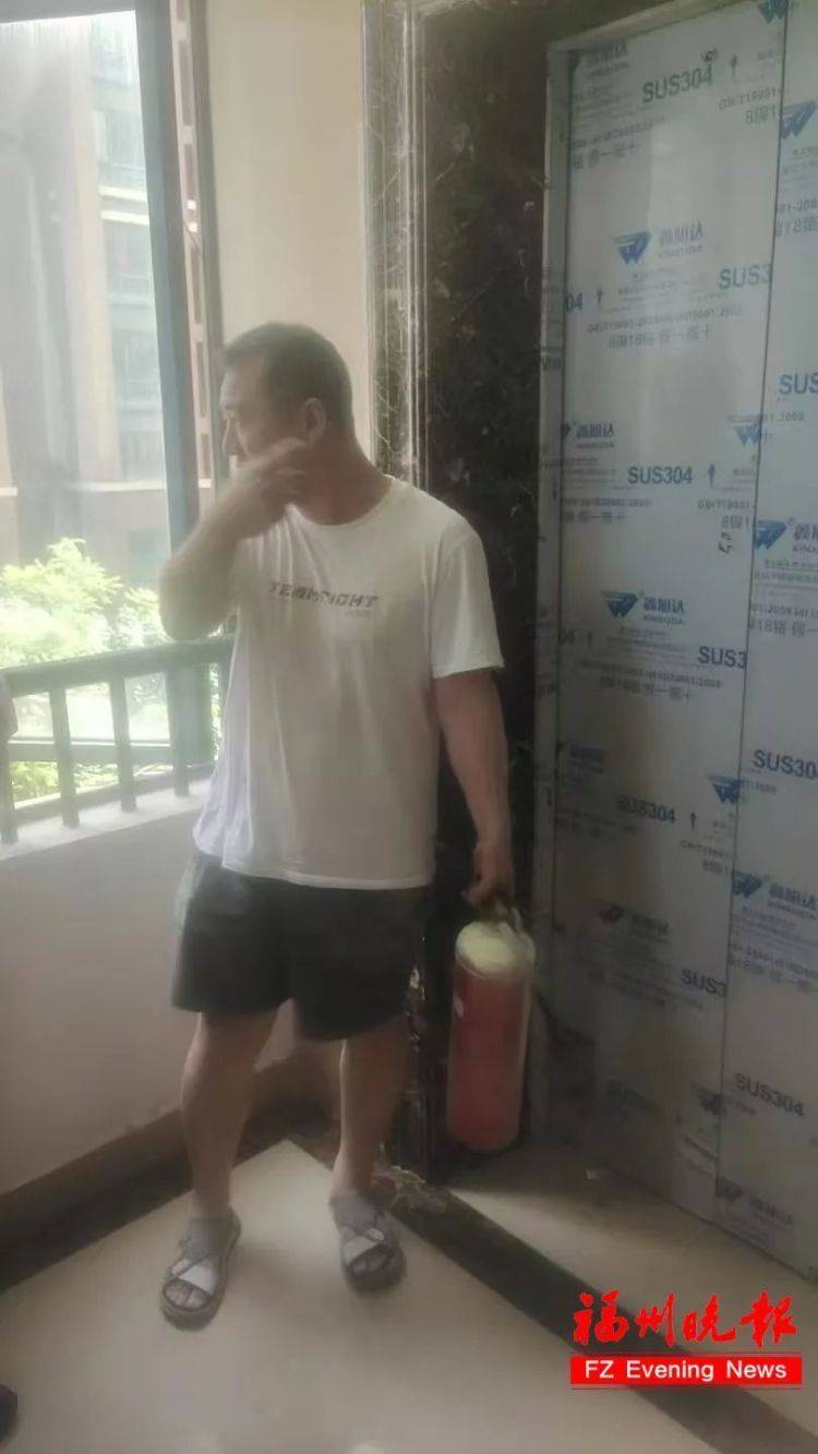 皇冠会员如何申请_“可能会爆炸!”福州一公交司机皇冠会员如何申请,提着灭火器冲进邻居家……