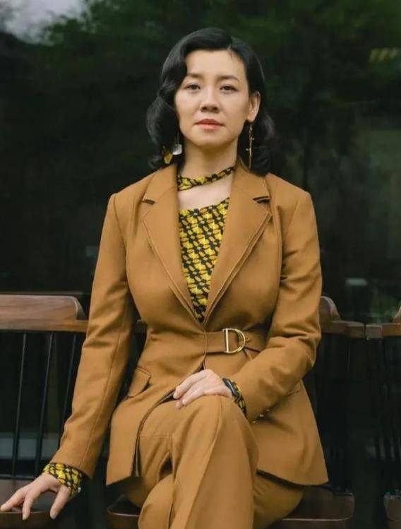 皇冠信用网会员注册_她本是阔太太皇冠信用网会员注册,被导演喊来临时救场,却意外走红,50岁片约不断