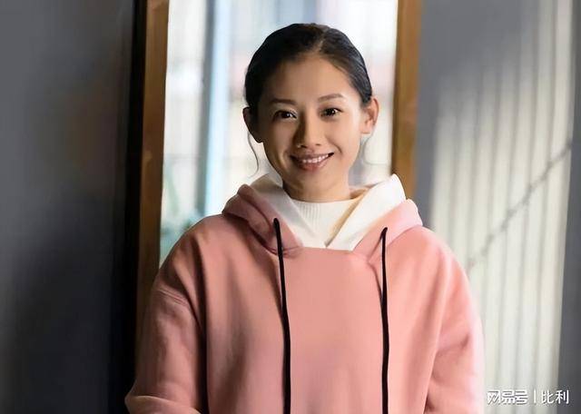 皇冠足球平台代理_端庄美丽的东北姑娘皇冠足球平台代理,演9次女一号没红,如今终于红了