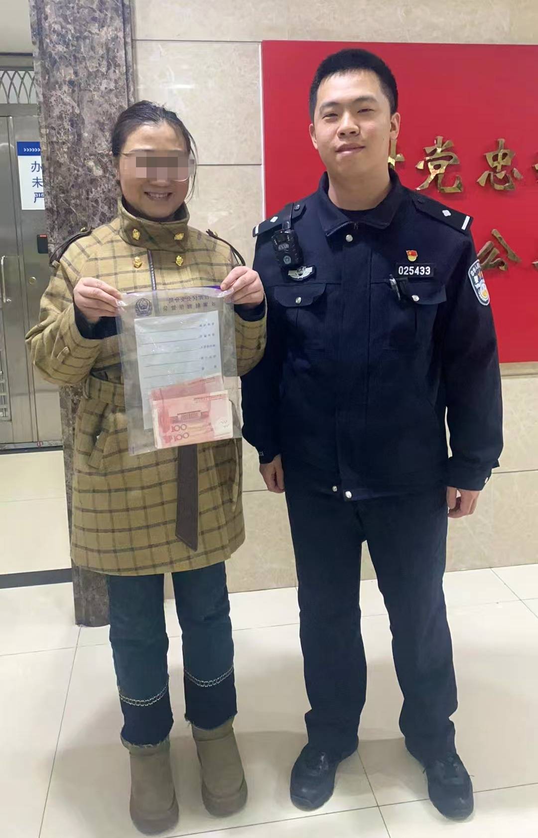 welcome皇冠注册_武汉一女子在银行ATM机存入近万元未确认welcome皇冠注册,钱从机器“吐出”后被他人拿走,民警:两小时找回