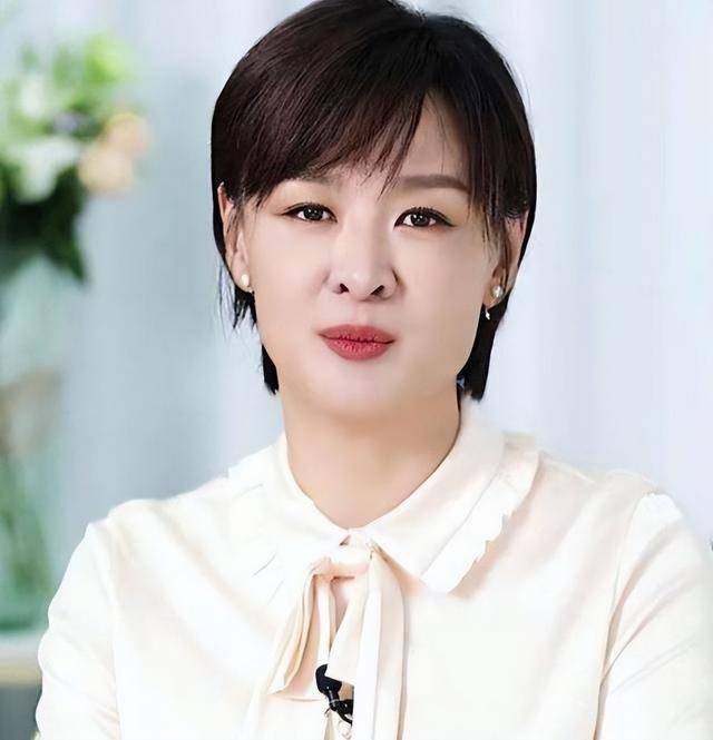 welcome皇冠注册_16年过去了welcome皇冠注册,那个在汶川一哭成名的央视主持人李小萌,如今怎样了