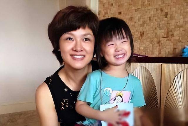 welcome皇冠注册_16年过去了welcome皇冠注册,那个在汶川一哭成名的央视主持人李小萌,如今怎样了