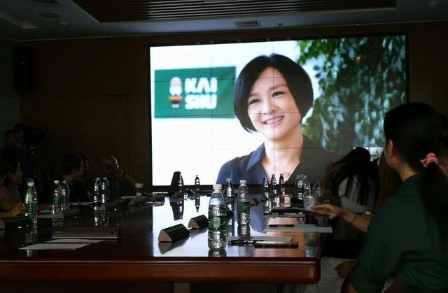 welcome皇冠注册_16年过去了welcome皇冠注册,那个在汶川一哭成名的央视主持人李小萌,如今怎样了