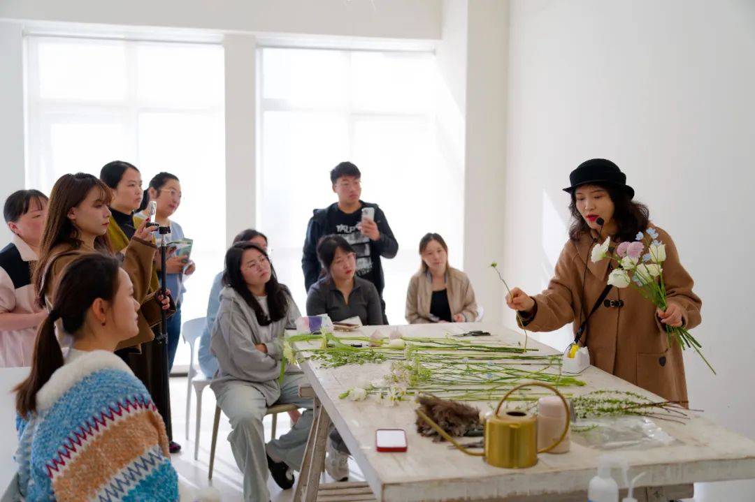 皇冠信用网哪里申请_云南省委常委、昆明市委书记、滇中新区党工委书记刘洪建:以铸牢中华民族共同体意识为主线皇冠信用网哪里申请,奋力书写民族团结进步事业的昆明答卷