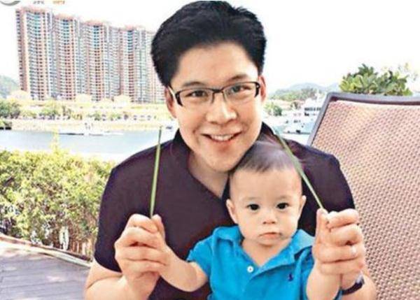 皇冠足球网_霍启刚:我敢不疼老婆吗?那可是拿3000亿继承权换的皇冠足球网!