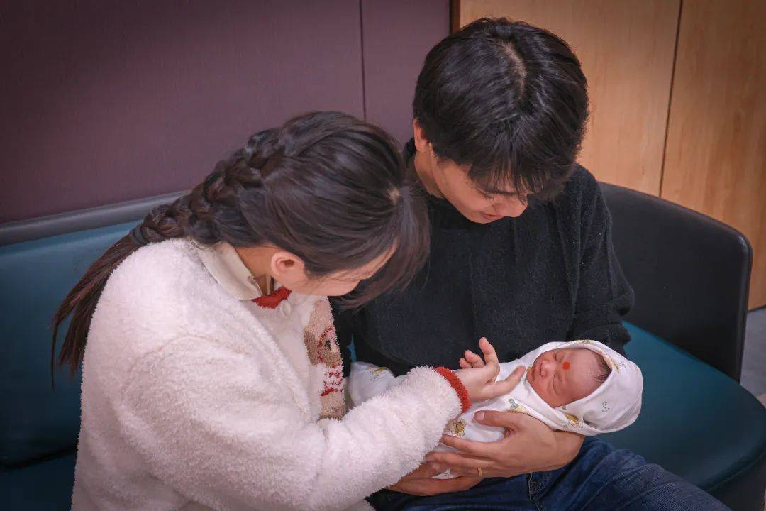 皇冠登入网址_多家医院发布最新分娩数据:出生人口会因龙年偏好而增加吗皇冠登入网址?