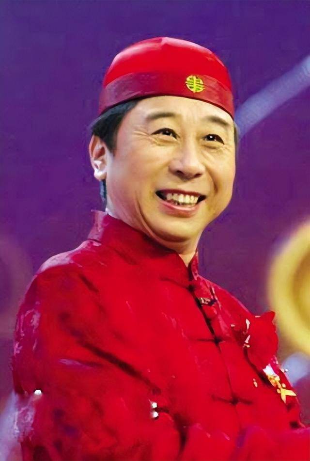 皇冠体育网_从相声奇才到“阶下囚”皇冠体育网,当红时抛下冯巩移居海外后,刘伟怎样了