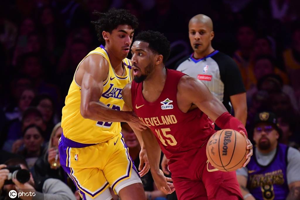 皇冠代理登3_詹姆斯23+7米切尔26分 骑士擒湖人豪取8连胜