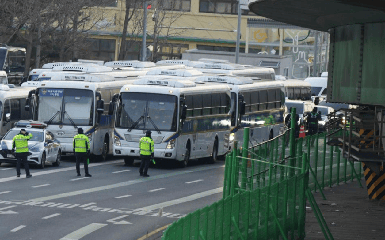 皇冠hg0088 开户_韩国公调处暂停执行对尹锡悦逮捕令:总统官邸内疑有军队“应援”皇冠hg0088 开户,若被逮捕会押往哪