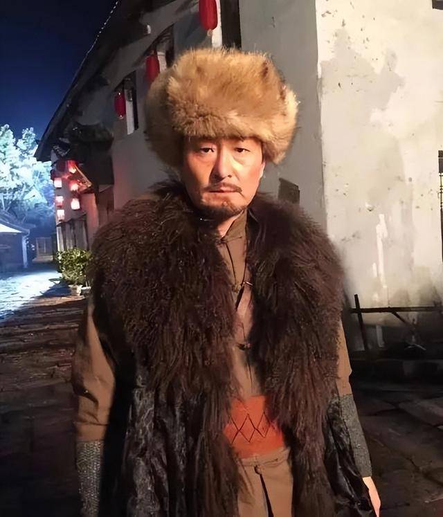 皇冠hga050_最熟悉的演员已离世!车祸车毁人亡皇冠hga050,妻子即将生产,孩子没了爸爸