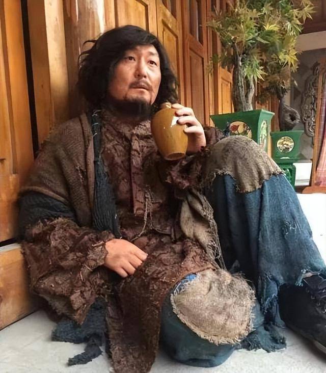 皇冠hga050_最熟悉的演员已离世!车祸车毁人亡皇冠hga050,妻子即将生产,孩子没了爸爸