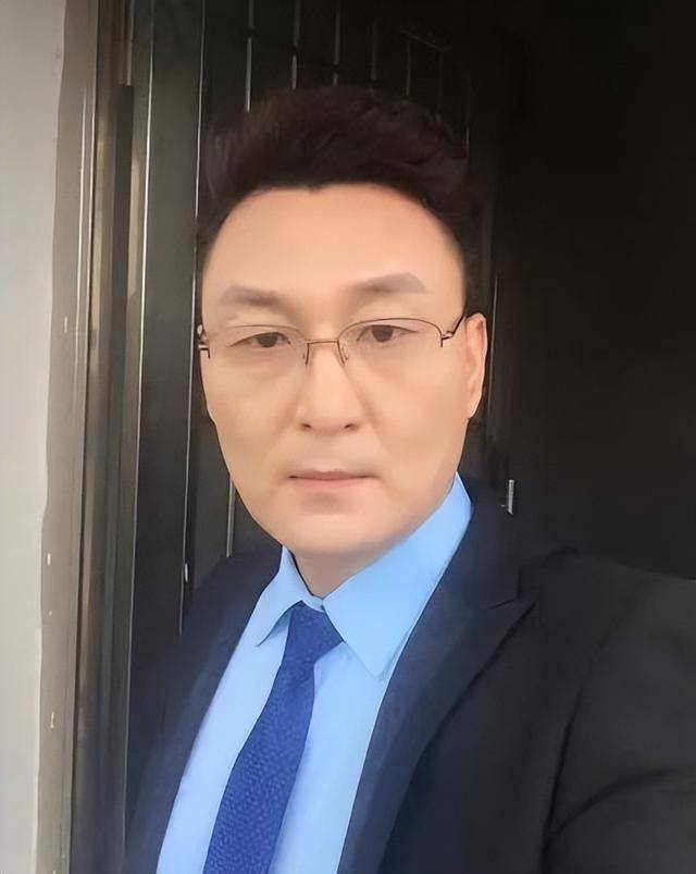 皇冠hga050_最熟悉的演员已离世!车祸车毁人亡皇冠hga050,妻子即将生产,孩子没了爸爸