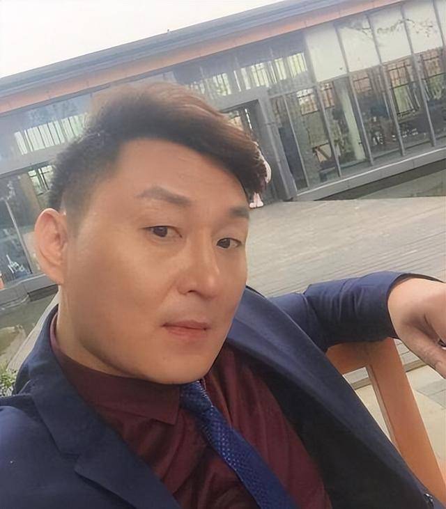 皇冠hga050_最熟悉的演员已离世!车祸车毁人亡皇冠hga050,妻子即将生产,孩子没了爸爸