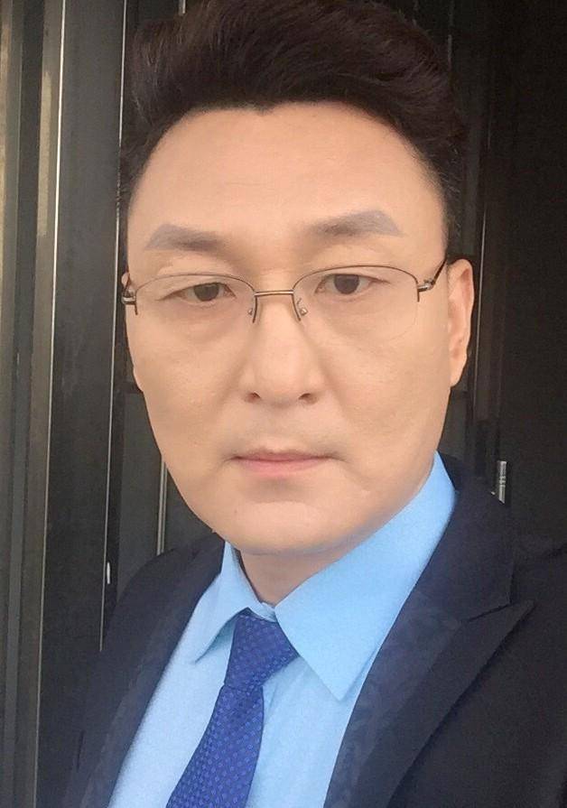 皇冠hga050_最熟悉的演员已离世!车祸车毁人亡皇冠hga050,妻子即将生产,孩子没了爸爸