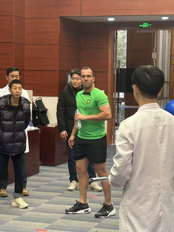 皇冠代理管理端_塞鸟:披上国安队服感到非常激动与兴奋 钟意10号但可能选择7号