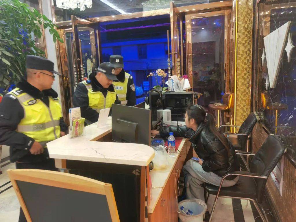 皇冠会员开户申请_昆明出动两千余名警力检查重点区域皇冠会员开户申请,整改115个问题隐患