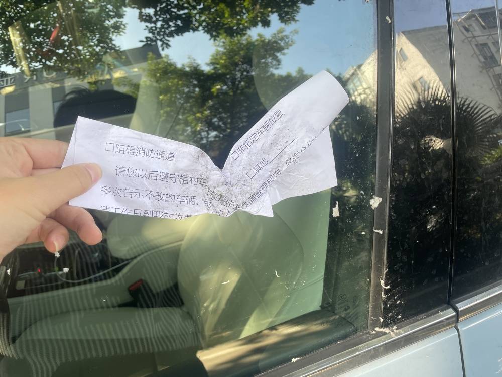 皇冠hga038注册_幼童半夜高烧39℃爸爸下单买退烧药皇冠hga038注册,疑说错地点自提时被保安阻拦1小时心急如焚,沟通中还被贴3张罚单