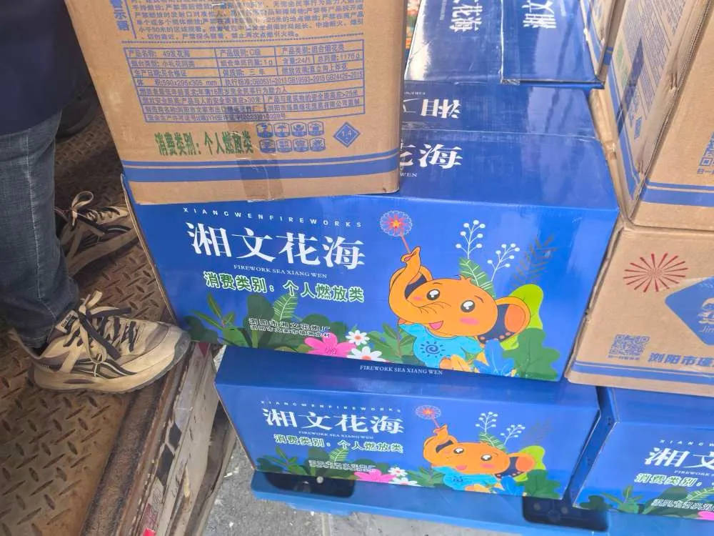 皇冠代理如何注册_杭州郑某家中突然被抓!465箱皇冠代理如何注册,密密麻麻……