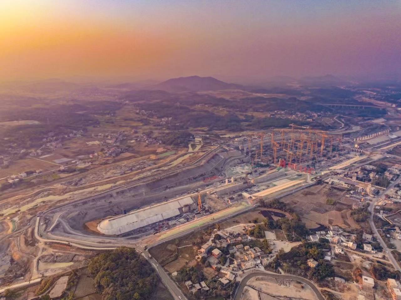 皇冠开户_广西争夺“流量”:不止造运河皇冠开户,还造跨海大桥