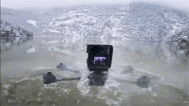 皇冠比分直播_无人机“哗”的一声皇冠比分直播,从水中钻出!解放军多栖作战实力藏不住了