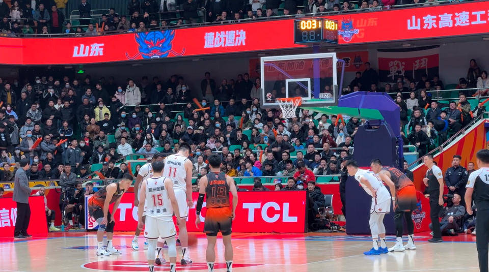 皇冠信用盘出租_啃下硬骨头皇冠信用盘出租,崩了后槽牙!山东81:78胜浙江,克里斯再吃技犯