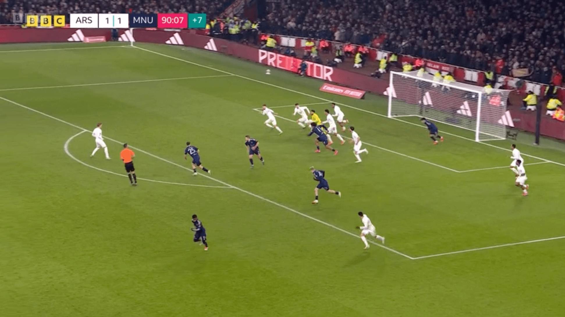 皇冠体育代理_时速29.6km/h!德里赫特8秒跑66米回防皇冠体育代理,曼联全队“像疯狗一样”